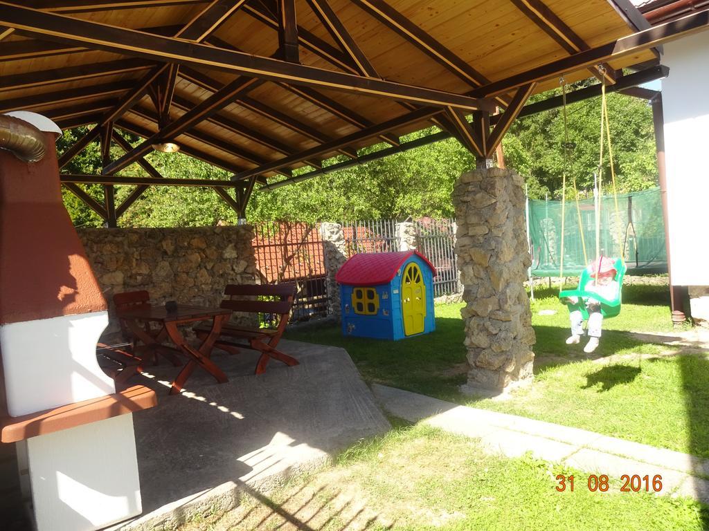 Chalupa Pri Vodopade Lúčky Exterior foto